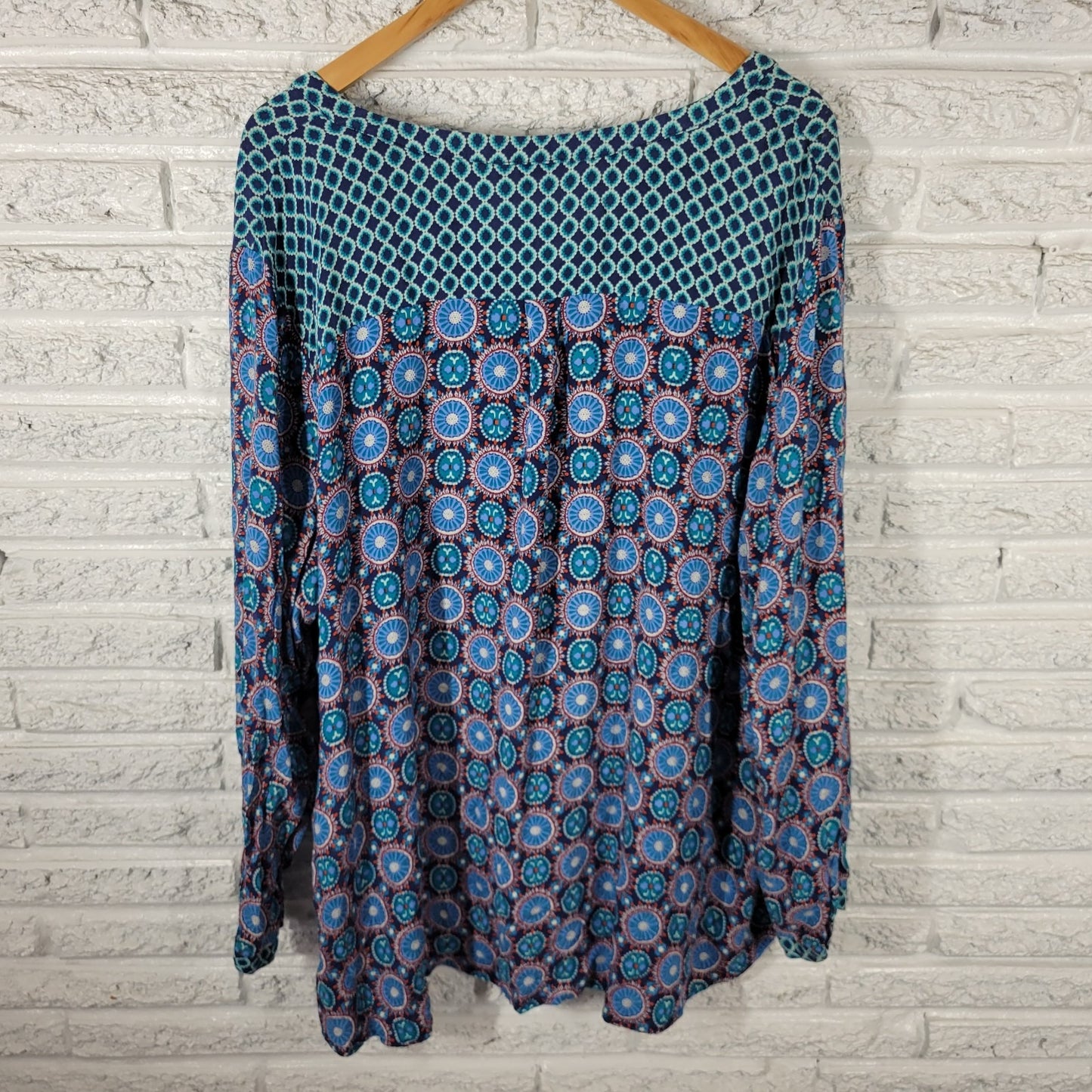 Cato Womens Top 26 28 Plus Long Sleeve Blue Red Geometric Lightweight Rayon