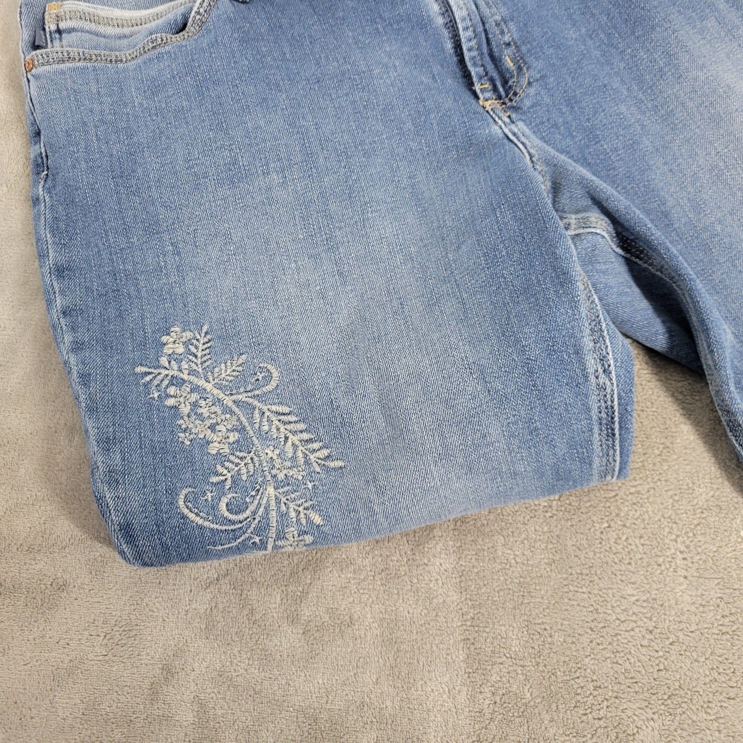 Lee Modern Series Women Jeans 18 Plus Capri Medium Blue Denim Mid Rise Embroider