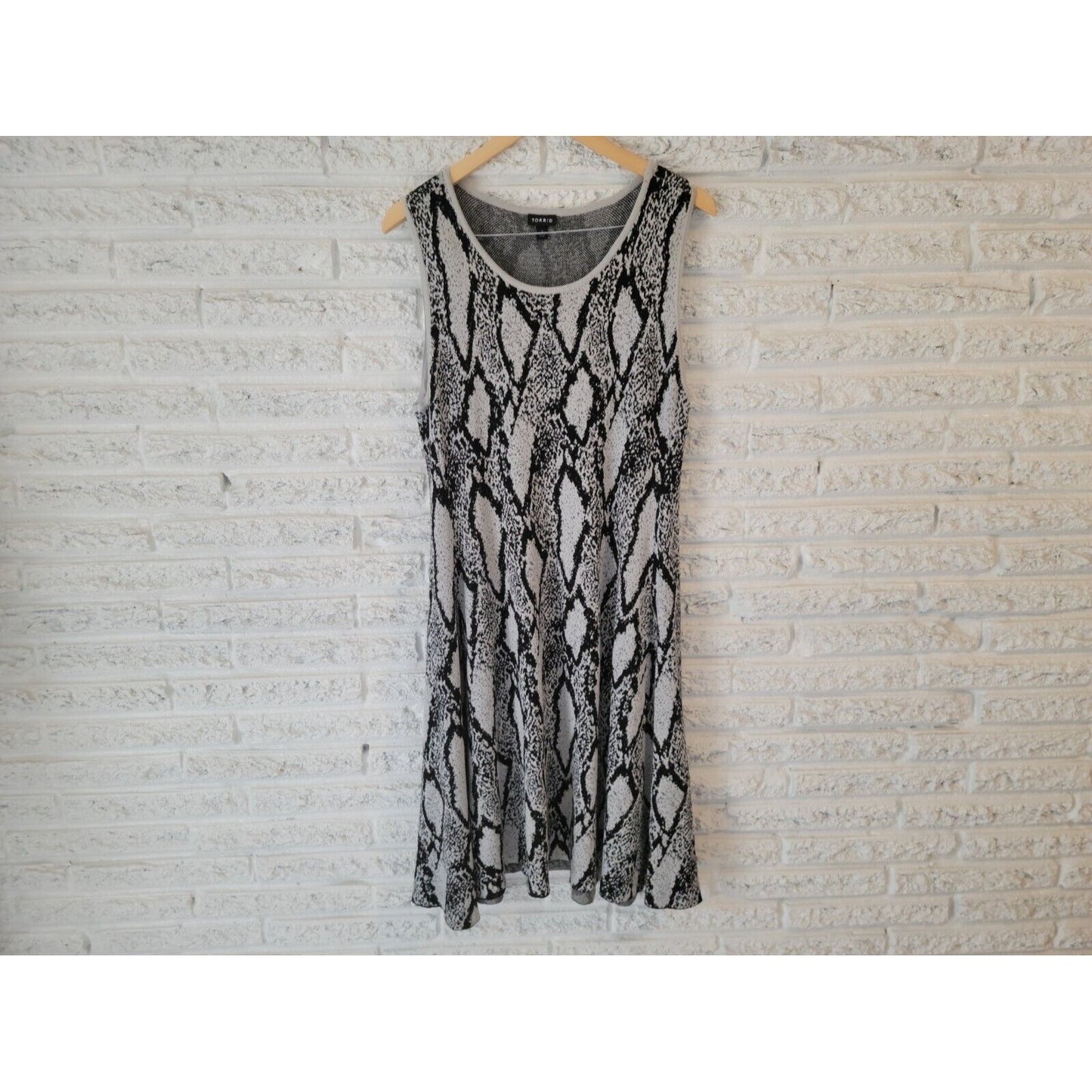 Torrid Womens Dress 2 2X Plus Sweater Tank Knit Black Geometric Sleeveless