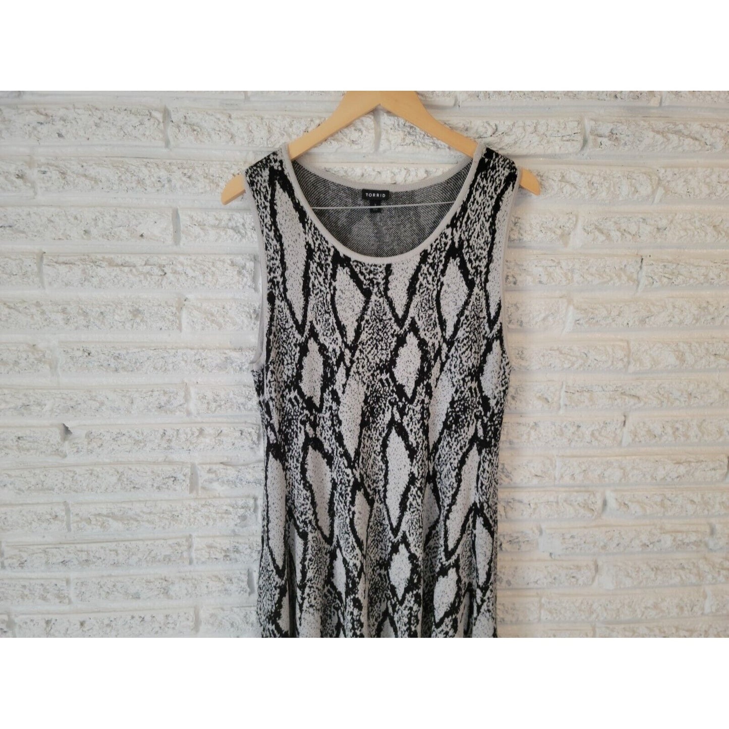 Torrid Womens Dress 2 2X Plus Sweater Tank Knit Black Geometric Sleeveless