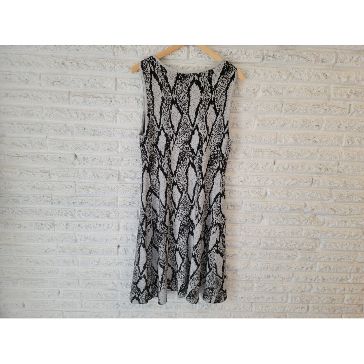 Torrid Womens Dress 2 2X Plus Sweater Tank Knit Black Geometric Sleeveless
