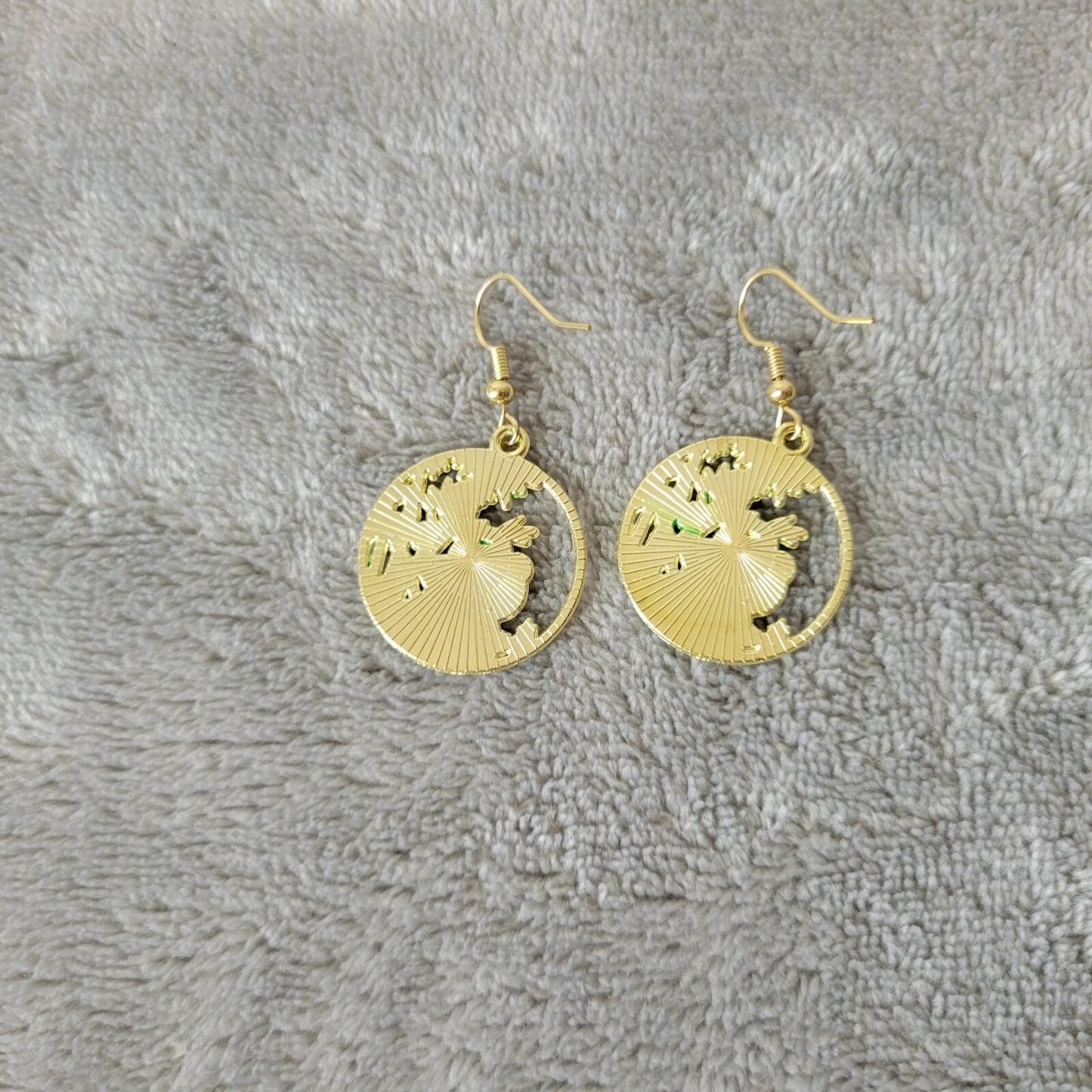 Panda Bear No. 1 Earrings One Pair Gold Tone Hanging Dangle Fish Hook Novelty