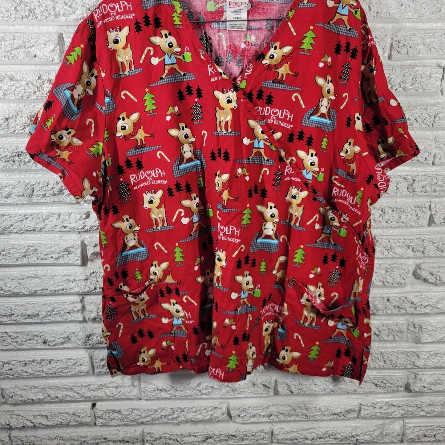 Christmas Rudolph Reindeer Unisex Scrub Top 3X Red Pockets Elastic Back Vet Tech