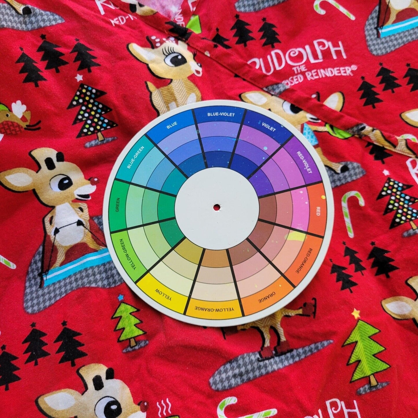Christmas Rudolph Reindeer Unisex Scrub Top 3X Red Pockets Elastic Back Vet Tech