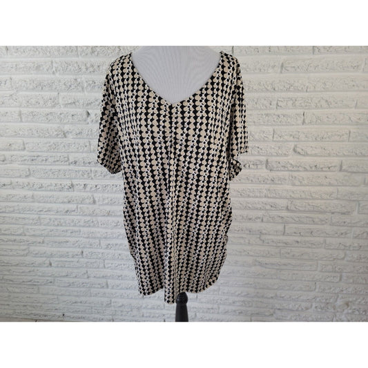 Fashion Bug Women Top 3X Plus Short Sleeve Pullover VNeck Black Geometric