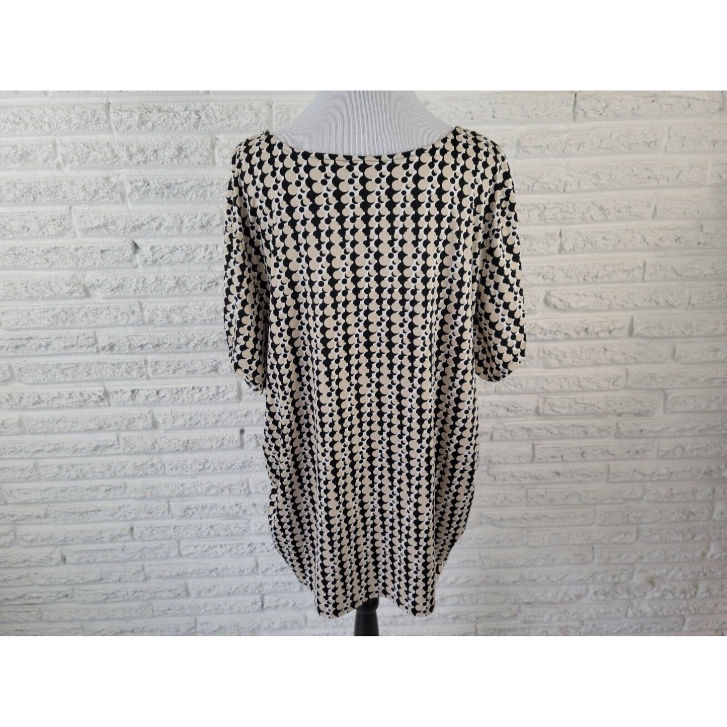 Fashion Bug Women Top 3X Plus Short Sleeve Pullover VNeck Black Geometric