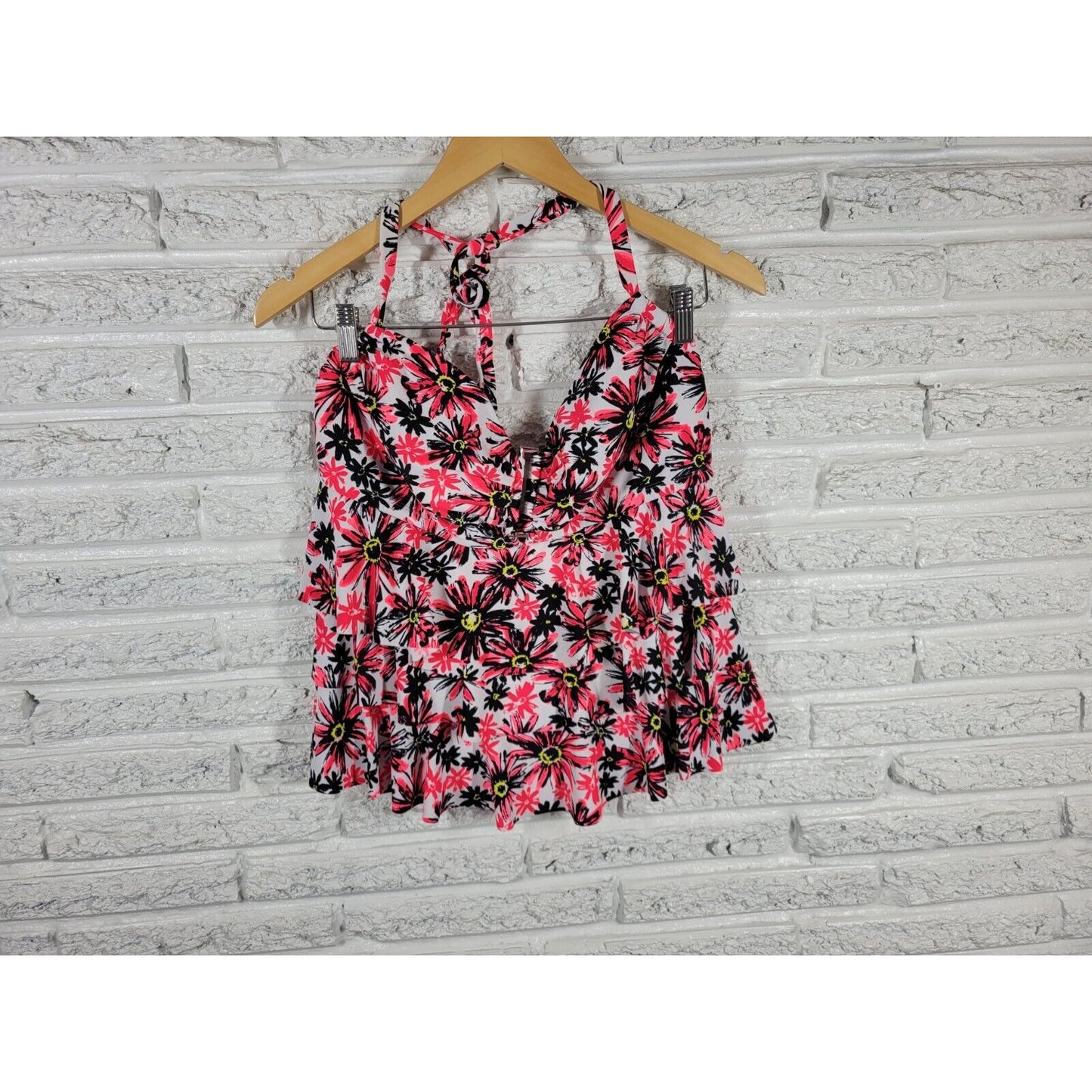 Catalina Womens Swim Top 1X Halter Tiered Pink Floral Poly Blend Built in Bra