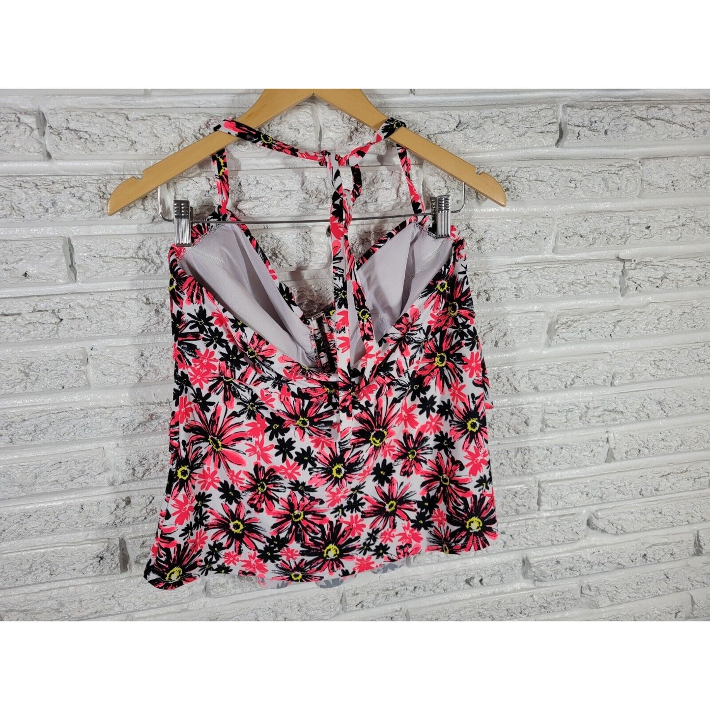 Catalina Womens Swim Top 1X Halter Tiered Pink Floral Poly Blend Built in Bra