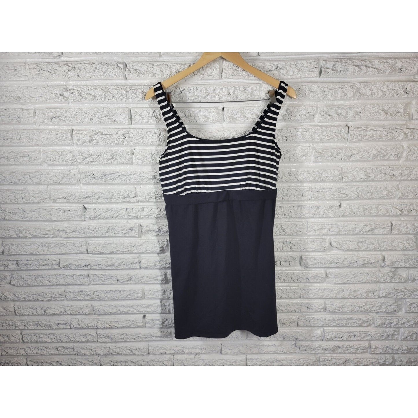 Lands End Womens Swim Top 16 Black Stripe Adjustable Wide Strap Underwire Bra