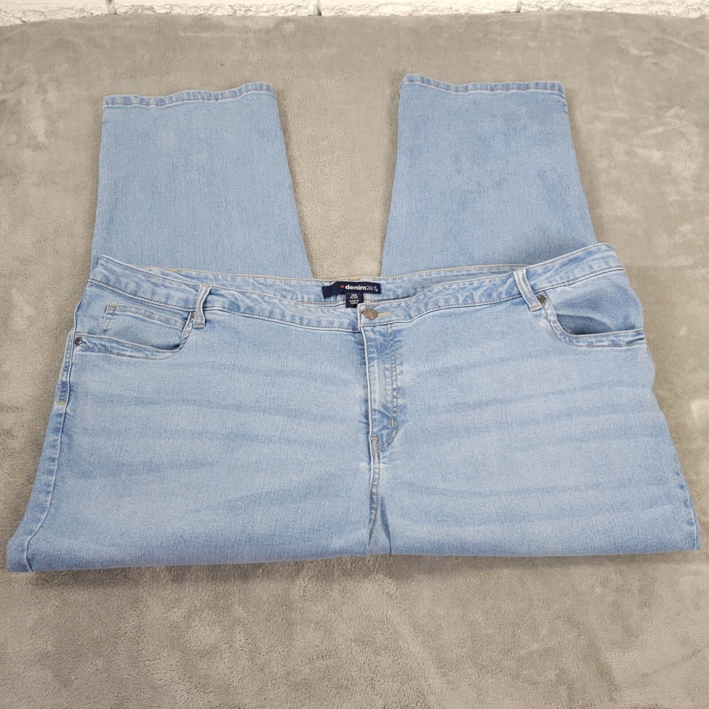 Denim 24 7 Womens Jeans 30WP Plus Cropped Light Blue Denim Zip Fly Comfort Waist