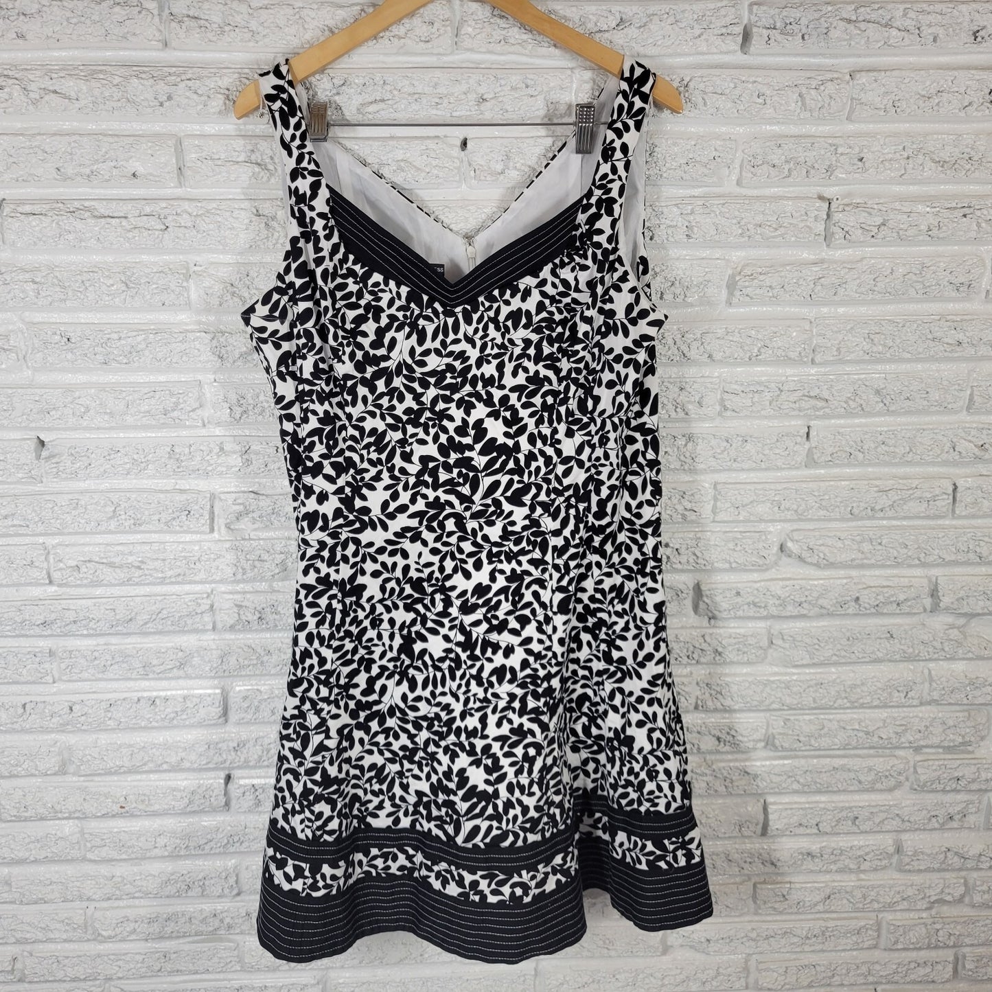Jones Wear Women Dress 18 Plus Sleeveless Mini Fit Flare Black Floral Zip Casual