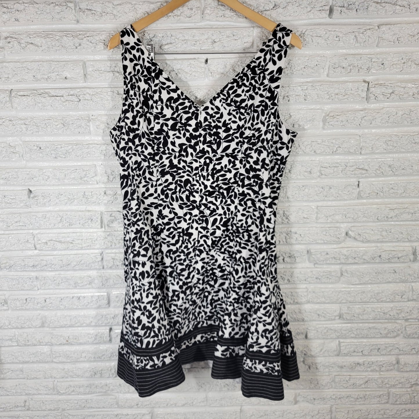 Jones Wear Women Dress 18 Plus Sleeveless Mini Fit Flare Black Floral Zip Casual