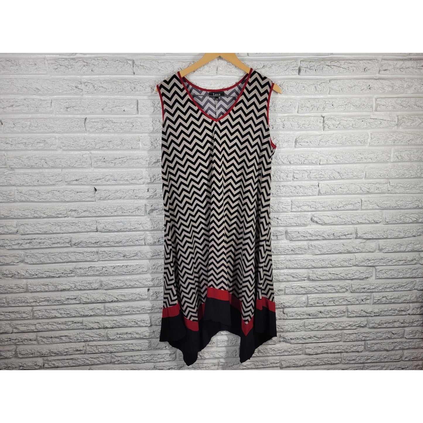 Lux II Womens Dress 18W Plus Sleeveless Shift Black Geometric Handkerchief Hem