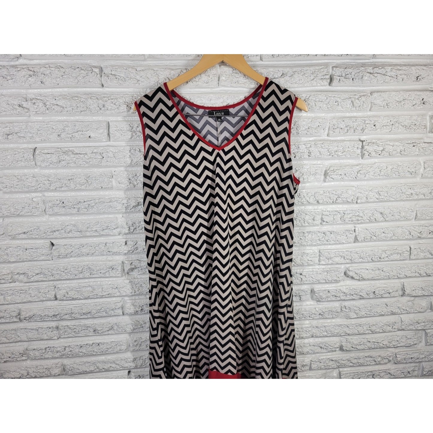 Lux II Womens Dress 18W Plus Sleeveless Shift Black Geometric Handkerchief Hem