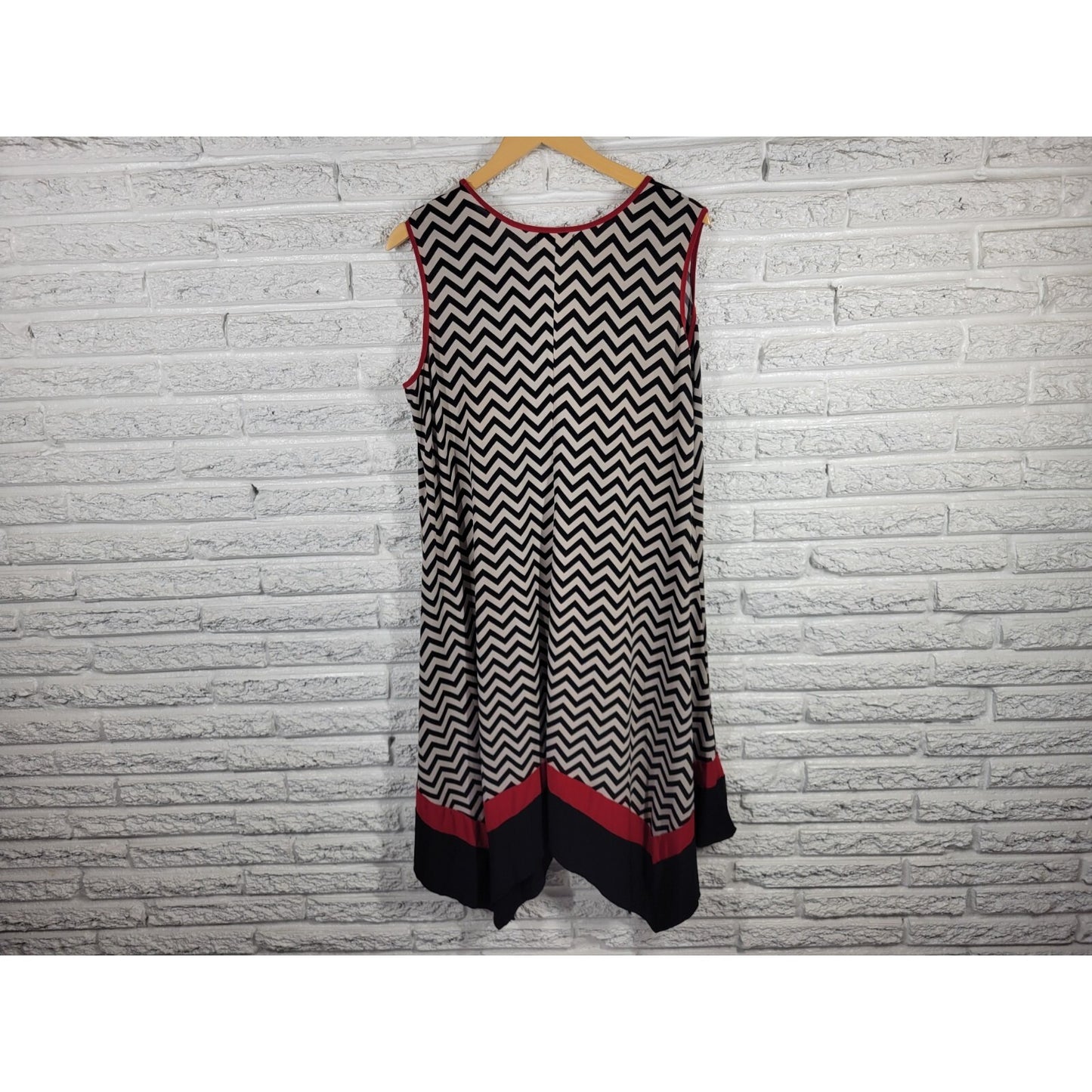 Lux II Womens Dress 18W Plus Sleeveless Shift Black Geometric Handkerchief Hem