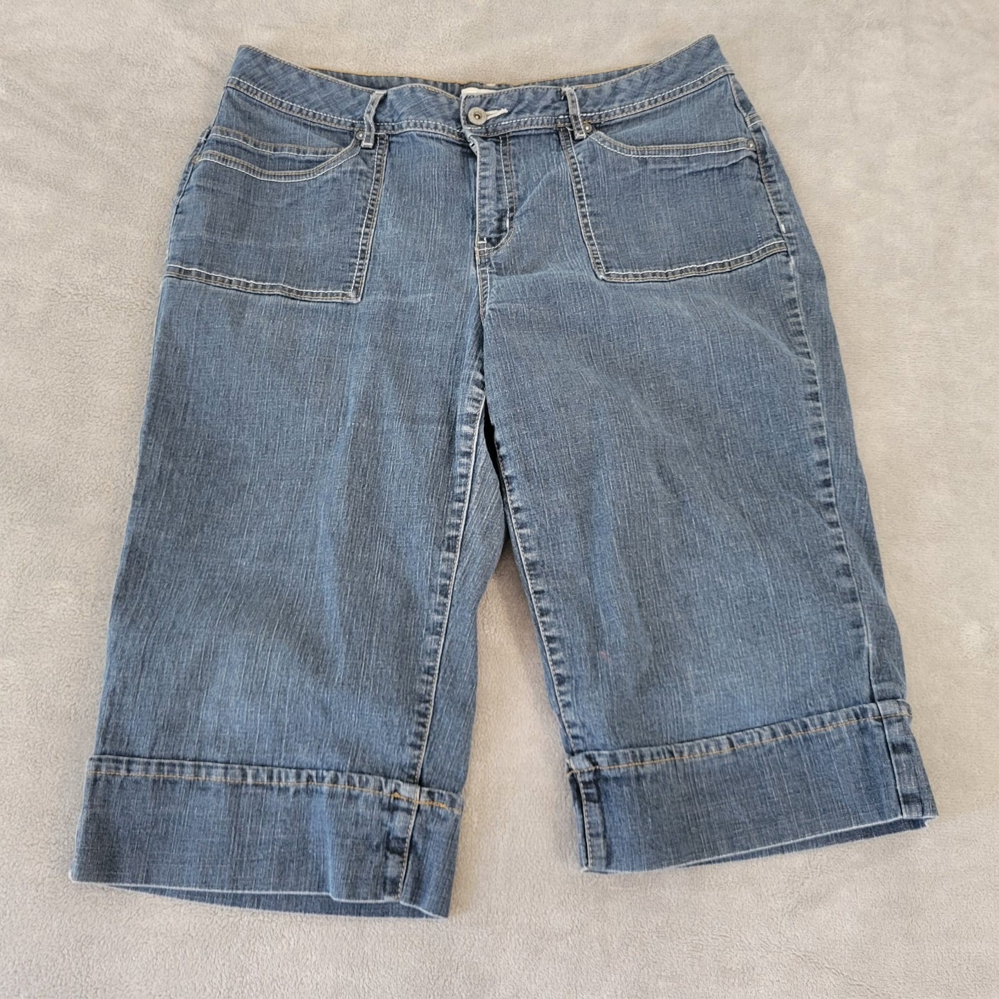 Cato Womens Jeans 16W Plus Capri Medium Blue Denim Zip Fly Comfy Cotton Blend