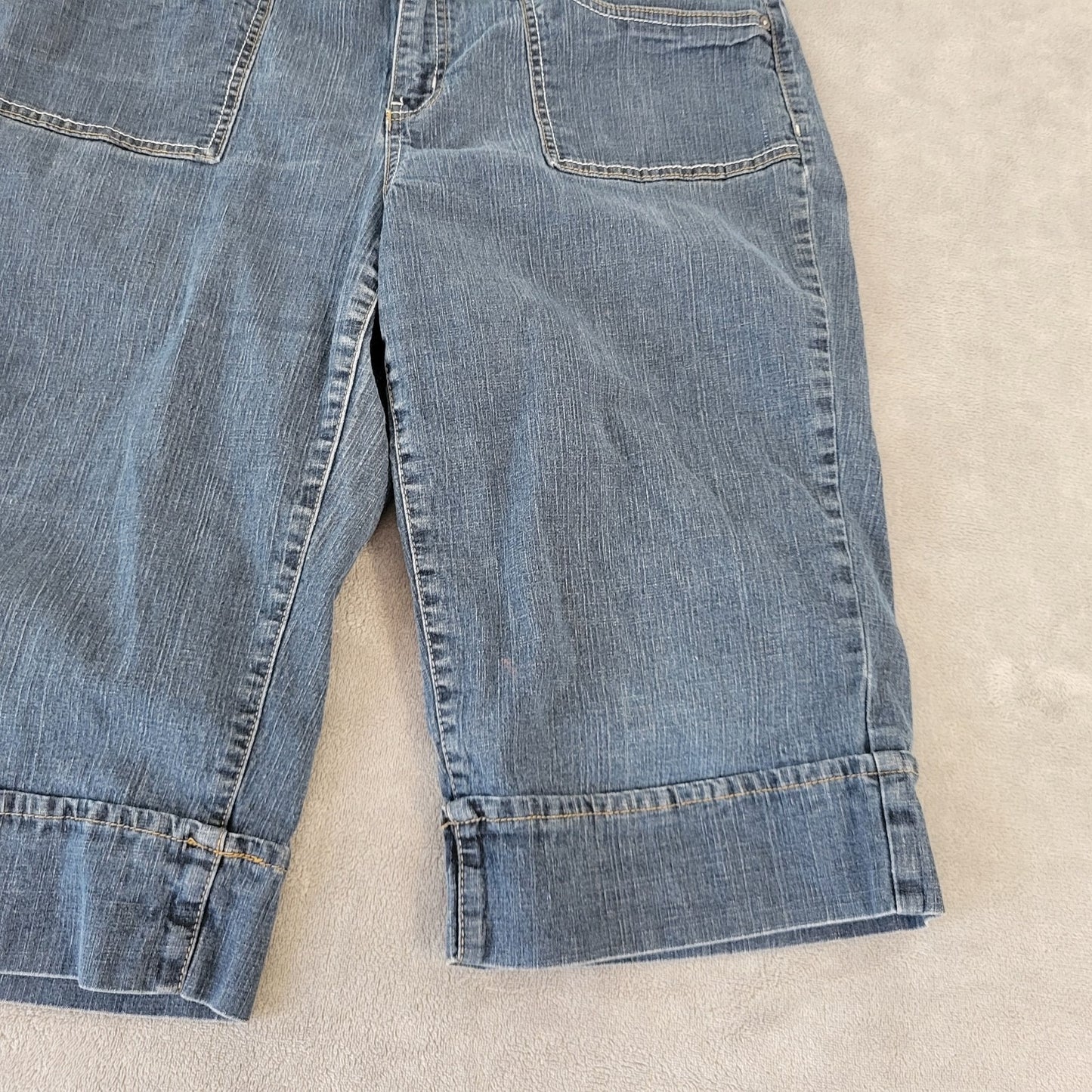 Cato Womens Jeans 16W Plus Capri Medium Blue Denim Zip Fly Comfy Cotton Blend