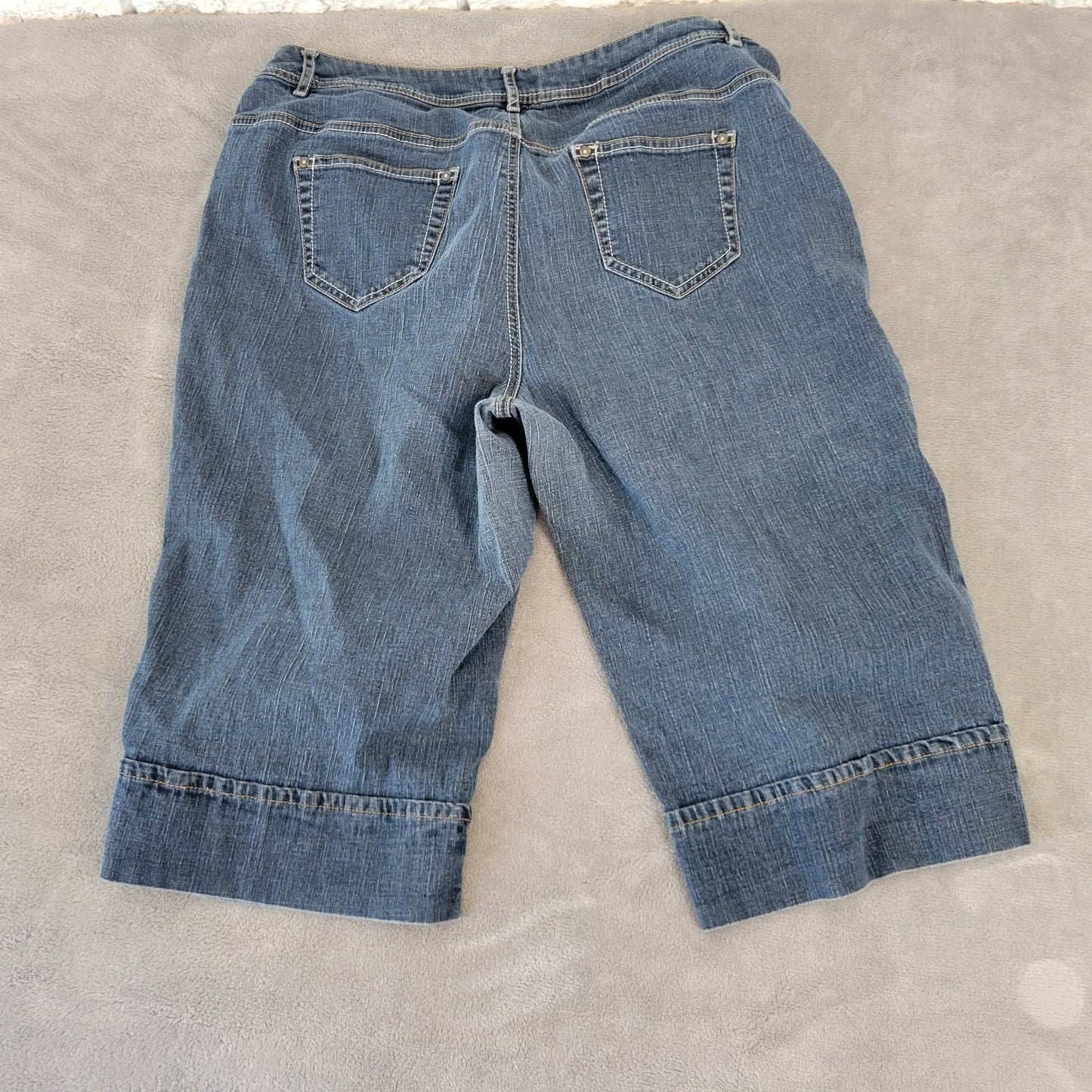 Cato Womens Jeans 16W Plus Capri Medium Blue Denim Zip Fly Comfy Cotton Blend