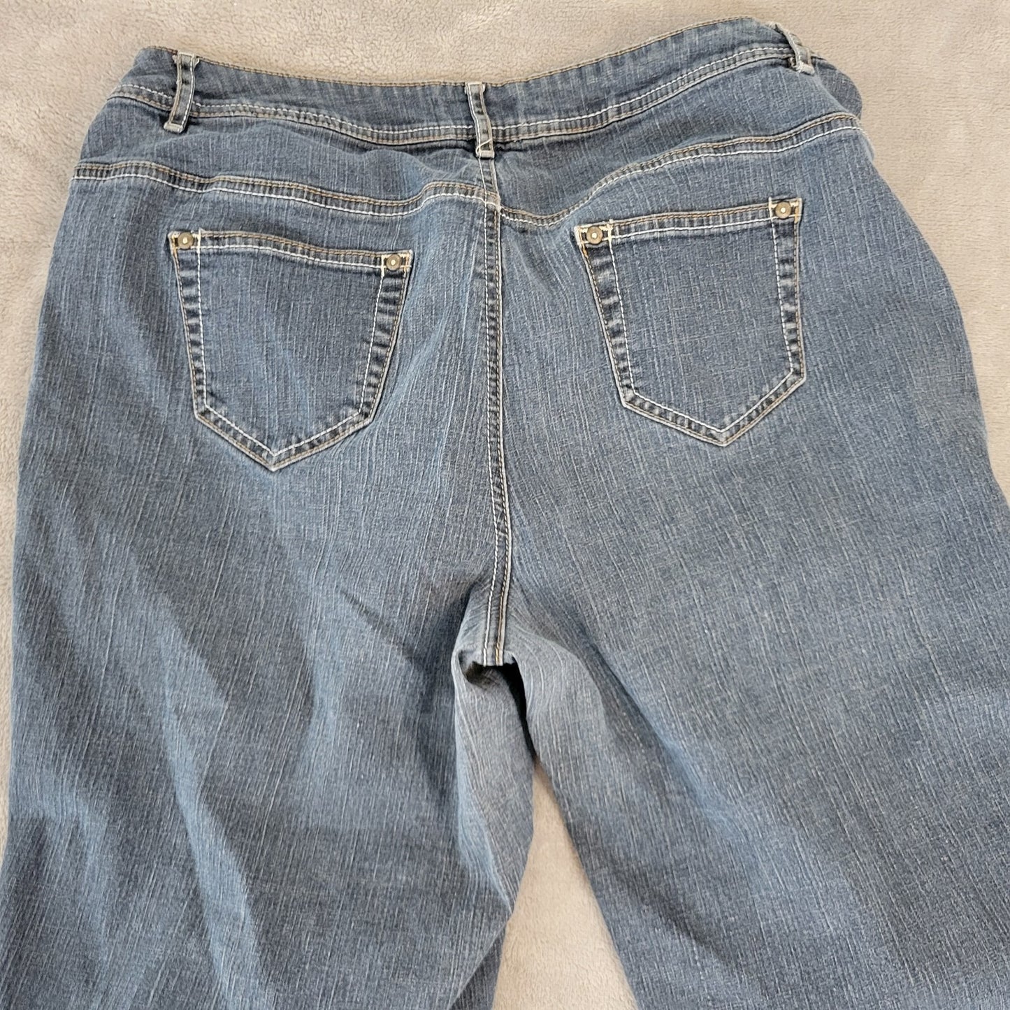 Cato Womens Jeans 16W Plus Capri Medium Blue Denim Zip Fly Comfy Cotton Blend