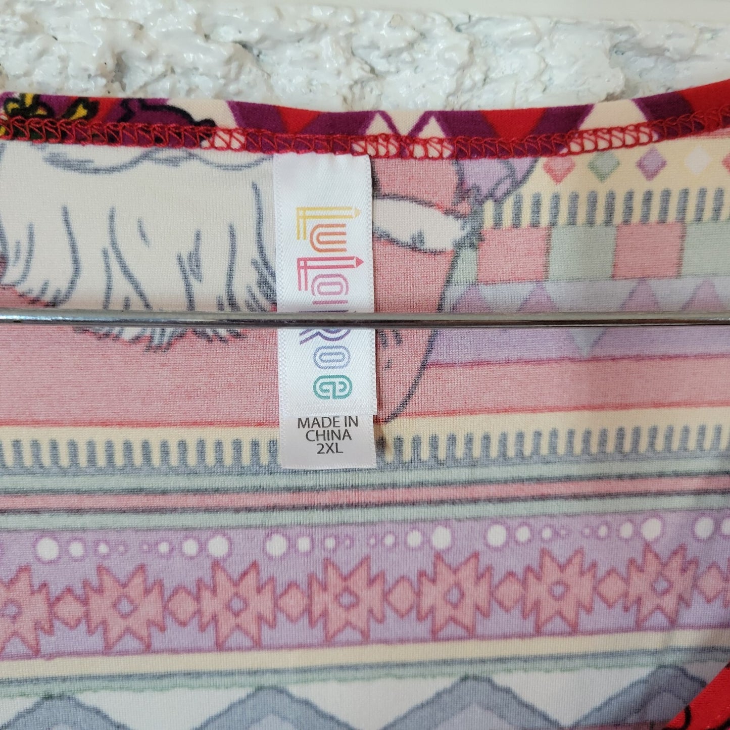 Christmas Lularoe Womens Top 2XL Plus Tee Santa Red Geometric Comfy Poly Blend