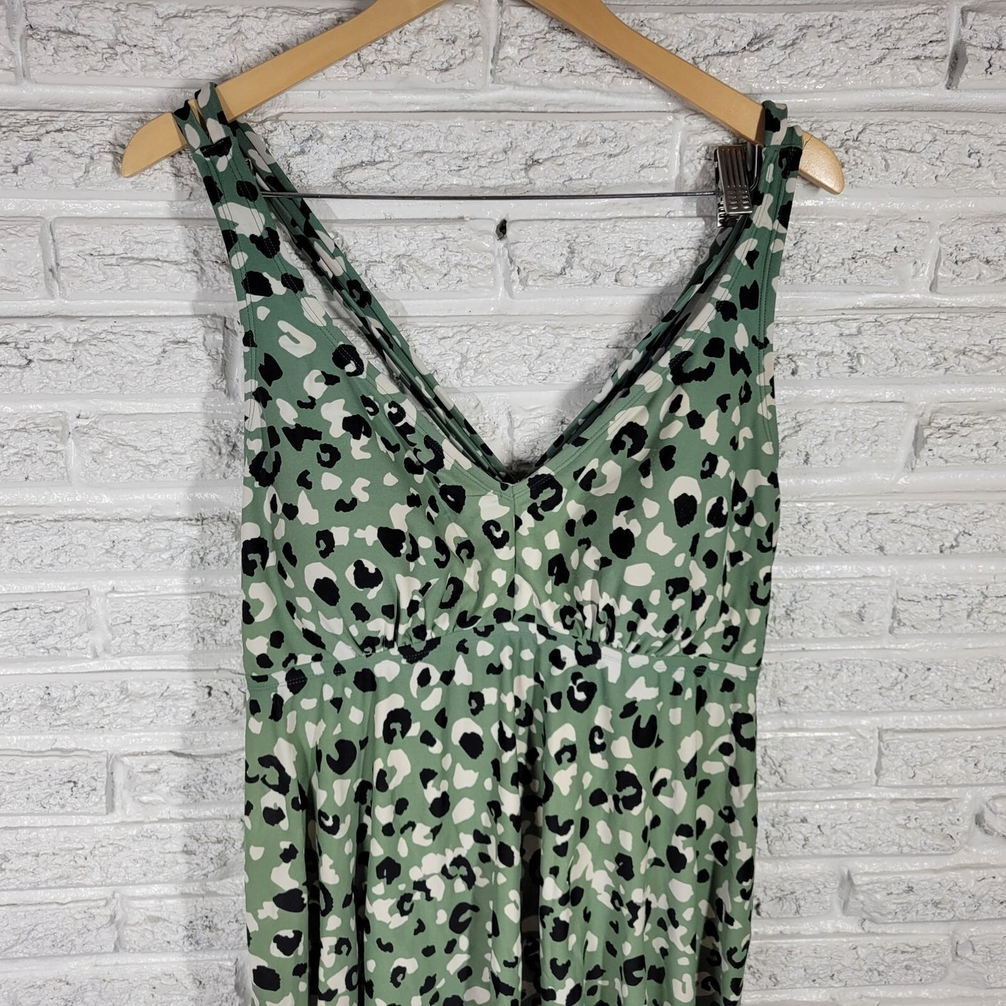 Kona Sol Women Swim Top 1X 16W 18W Criss Cross Spaghetti Green Animal Print Bra