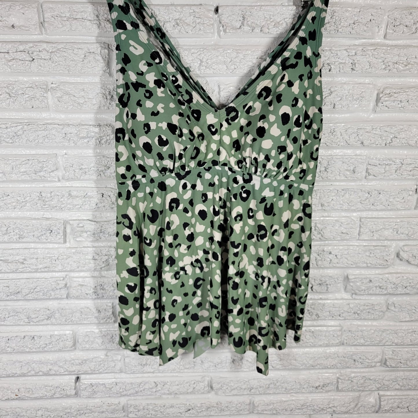 Kona Sol Women Swim Top 1X 16W 18W Criss Cross Spaghetti Green Animal Print Bra