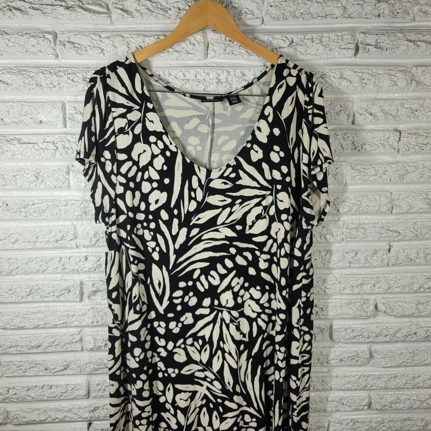 Nicole Miller Womens Dress 2X Short Sleeve Black Floral Rayon Spandex Casual