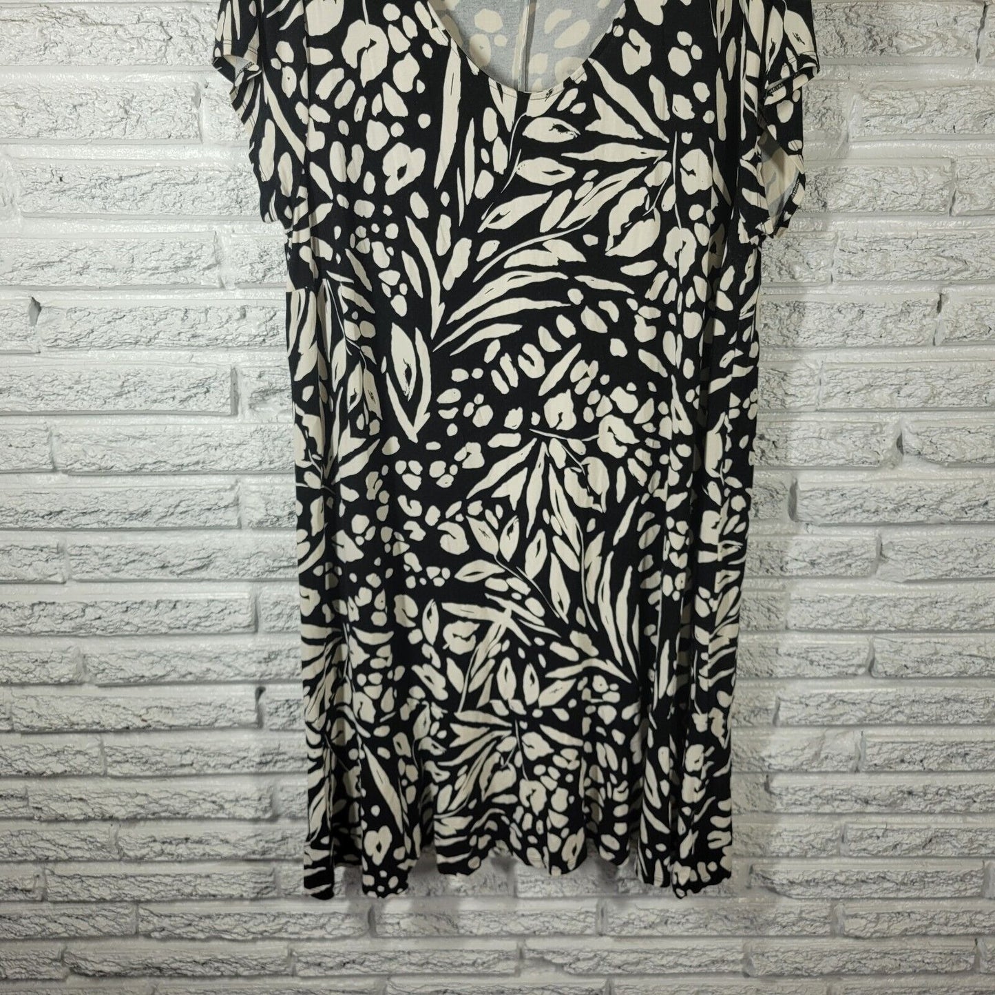 Nicole Miller Womens Dress 2X Short Sleeve Black Floral Rayon Spandex Casual