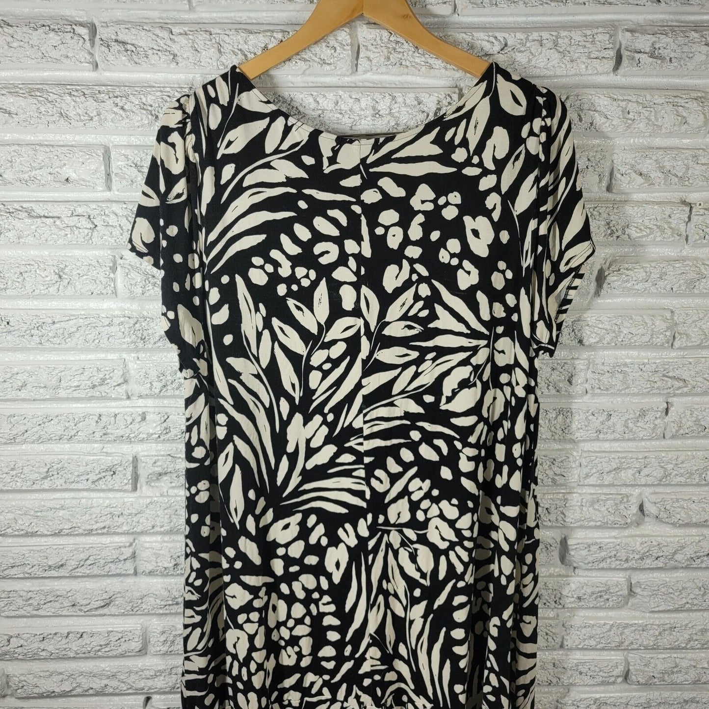 Nicole Miller Womens Dress 2X Short Sleeve Black Floral Rayon Spandex Casual