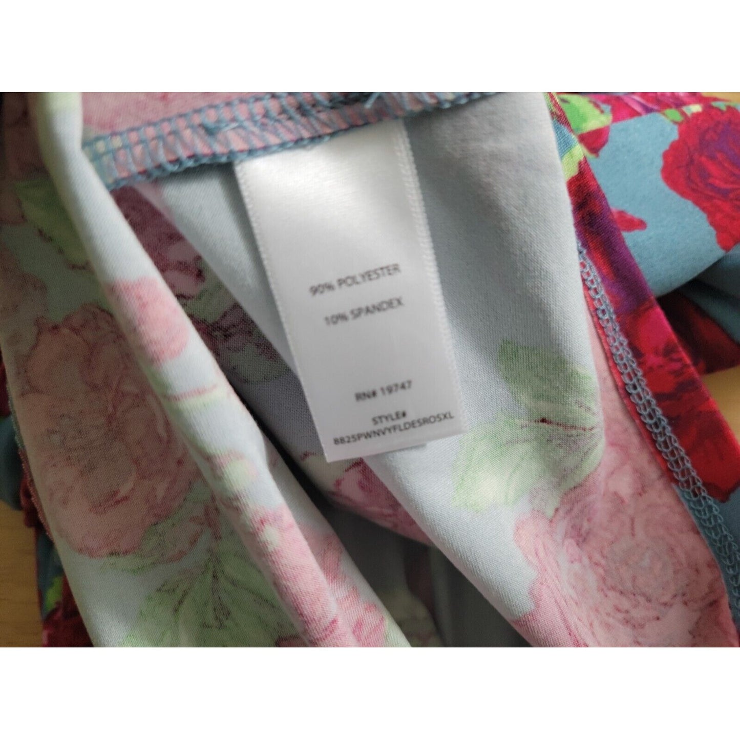 Pioneer Woman Womens Top Extra Large XL 3/4 Sleeve Blue Red Roses VNeck Casual