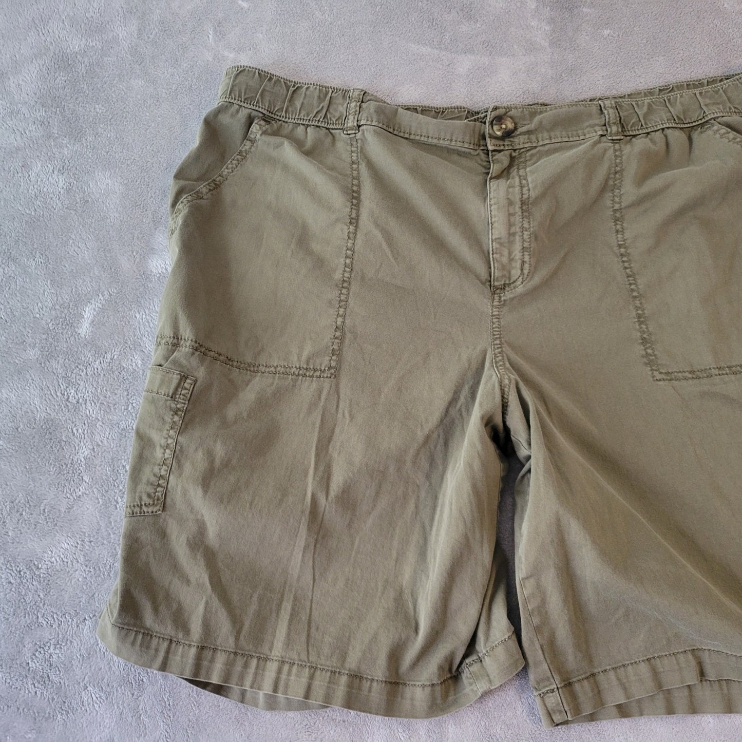 Sonoma Womens Shorts 22W Plus Cargo Pockets Army Green Comfy Lightweight Zip Fly