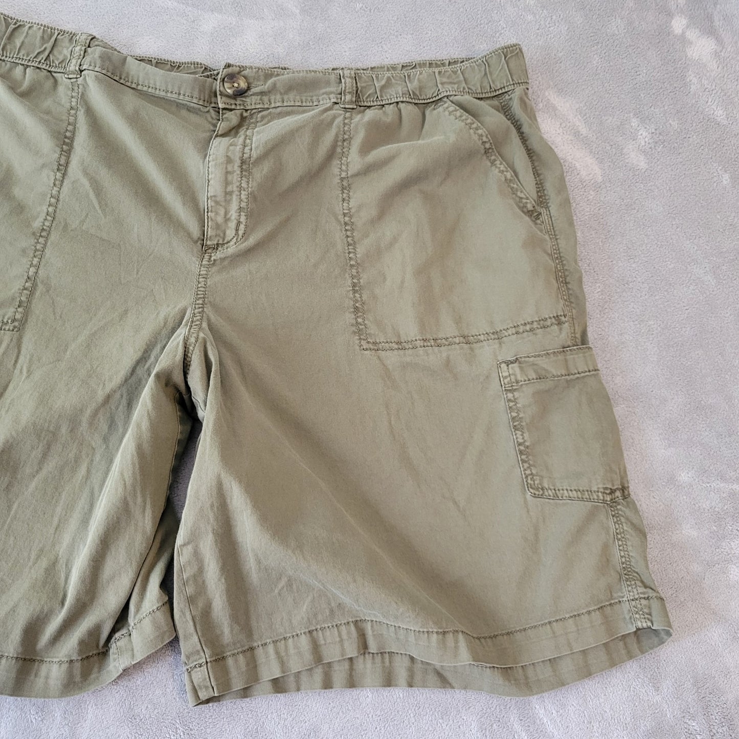 Sonoma Womens Shorts 22W Plus Cargo Pockets Army Green Comfy Lightweight Zip Fly
