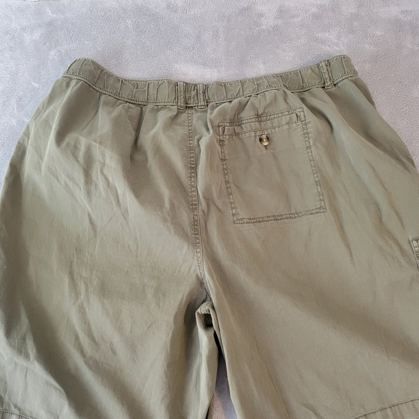 Sonoma Womens Shorts 22W Plus Cargo Pockets Army Green Comfy Lightweight Zip Fly