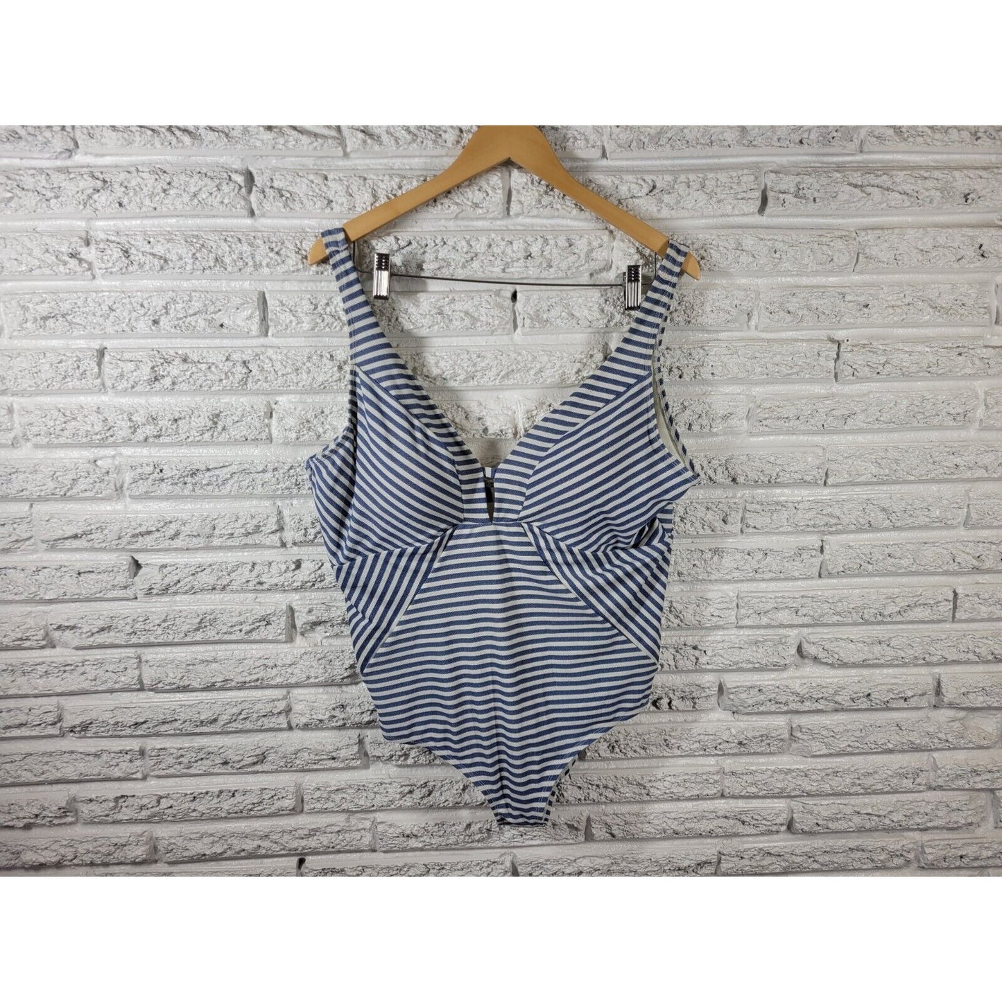 Time Tru Womens Swimsuit 2X 20W 22W Plus One Piece Blue Stripe Lined Keyhole Bra