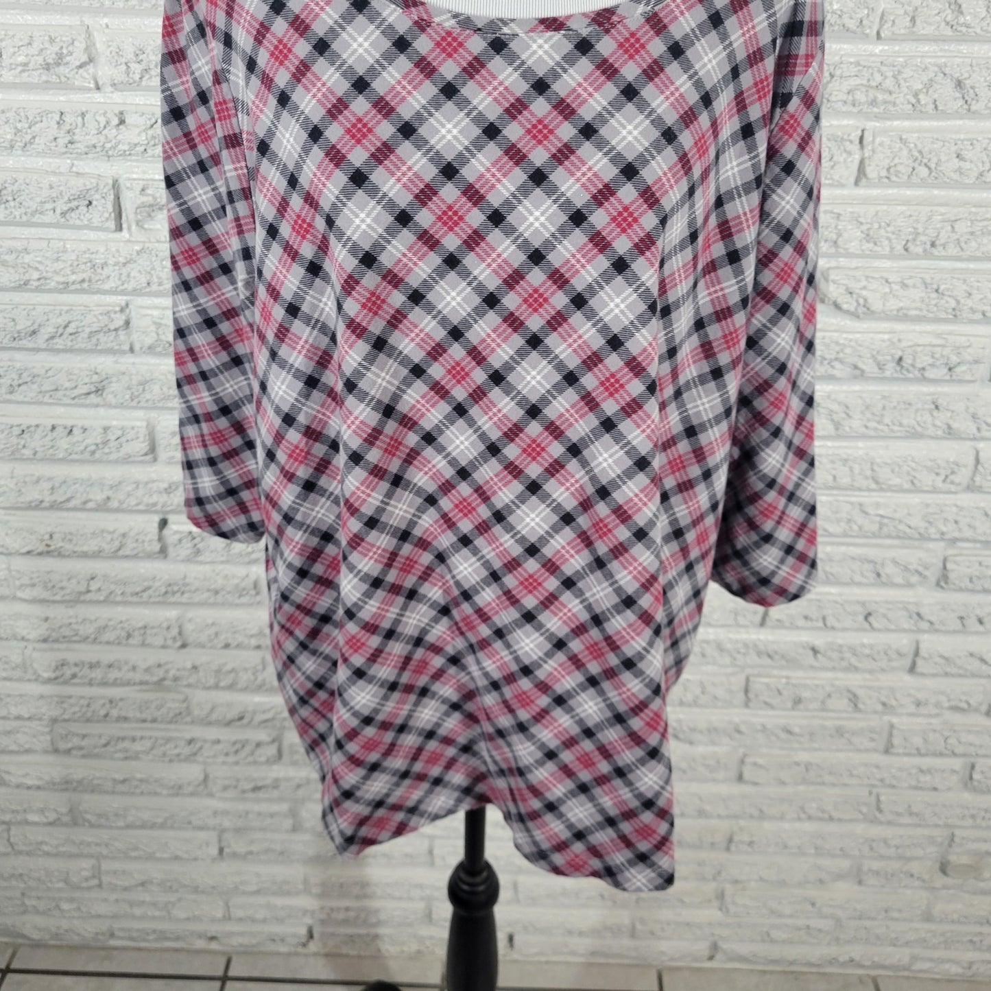 Catherines Womens Top 1X Plus 3/4 Sleeve Gray Red Plaid Cotton Blend Casual