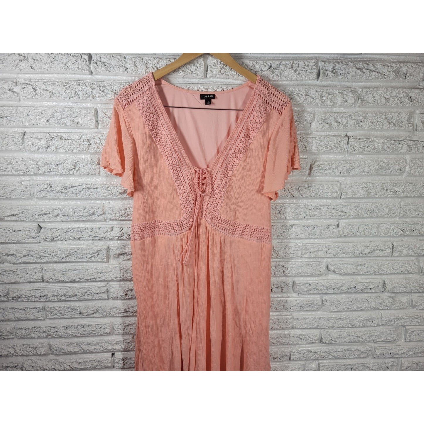 Torrid Womens Dress 1 1X Plus Flutter Sleeve Pink Crochet Lined Crinkle Lace