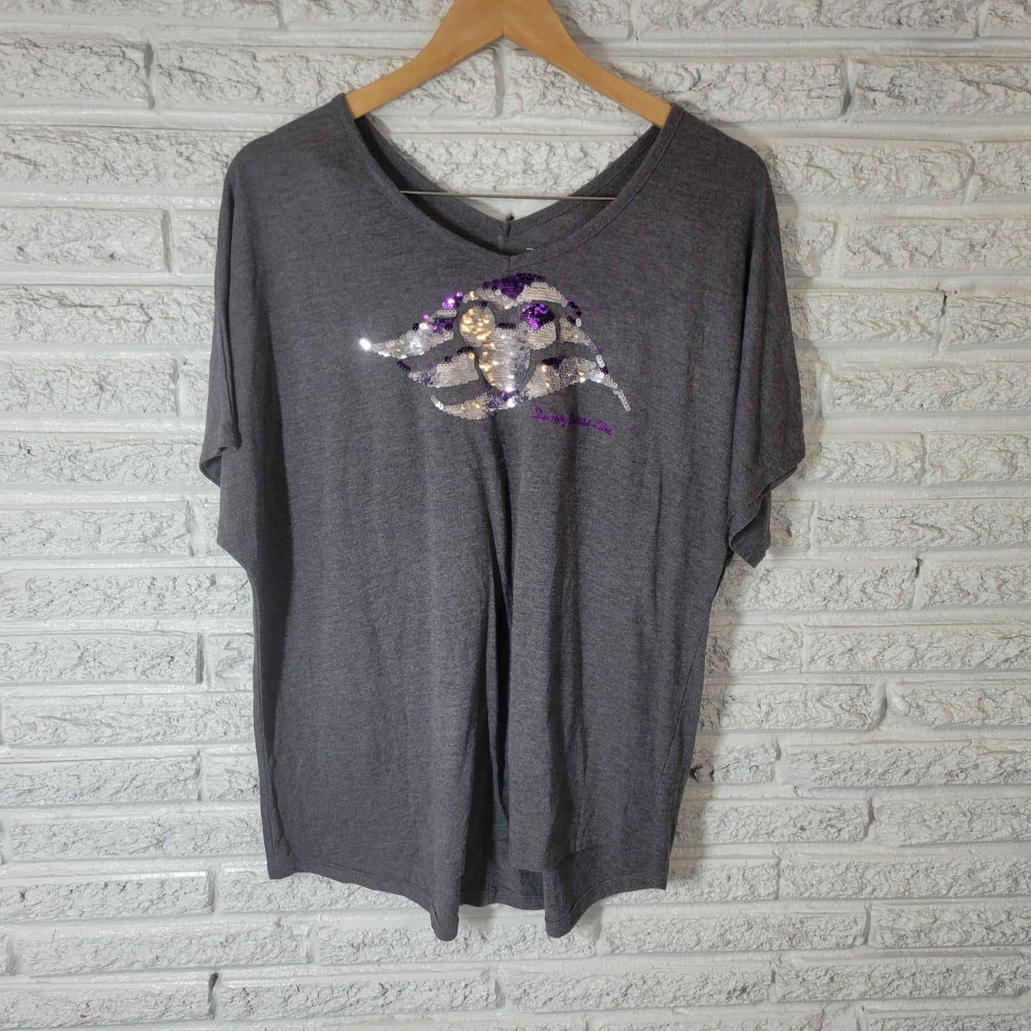 Disney Cruise Lines Women Top Extra Large Tee Gray Embroidered Purple Sequins