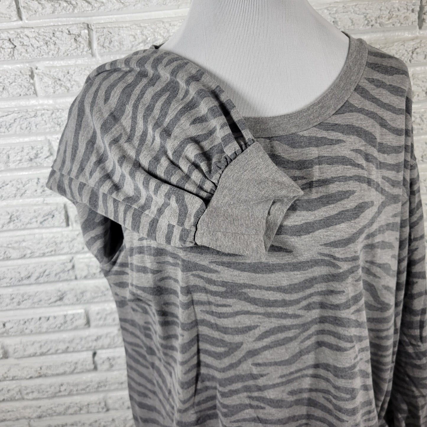 Falls Creek Womens Sweatshirt 2X Plus Long Sleeve Zebra Gray Animal Print Soft