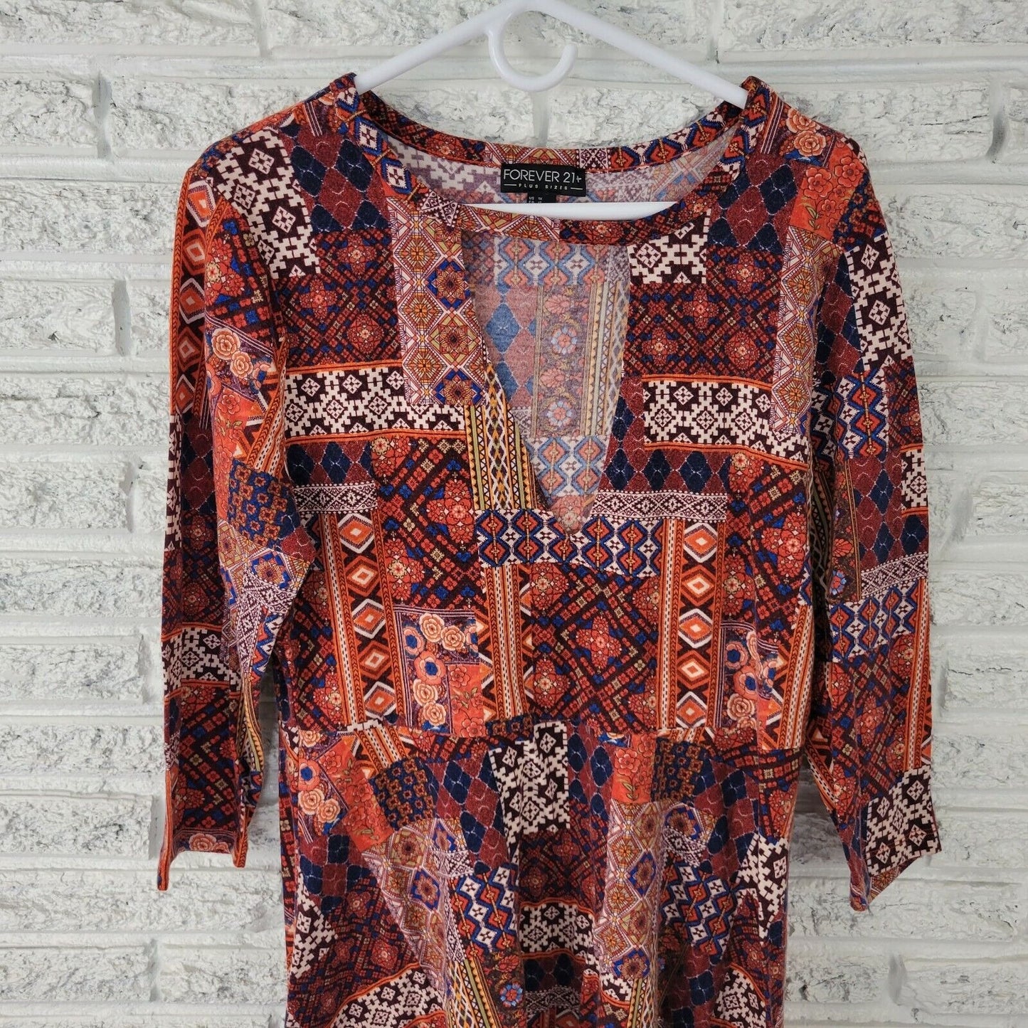 Forever 21 Womens Dress 1X Plus Tunic 3/4 Sleeves Red Geometric Keyhole VNeck