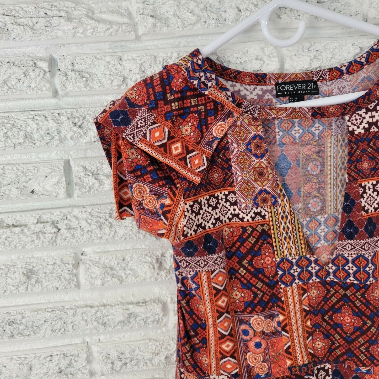 Forever 21 Womens Dress 1X Plus Tunic 3/4 Sleeves Red Geometric Keyhole VNeck