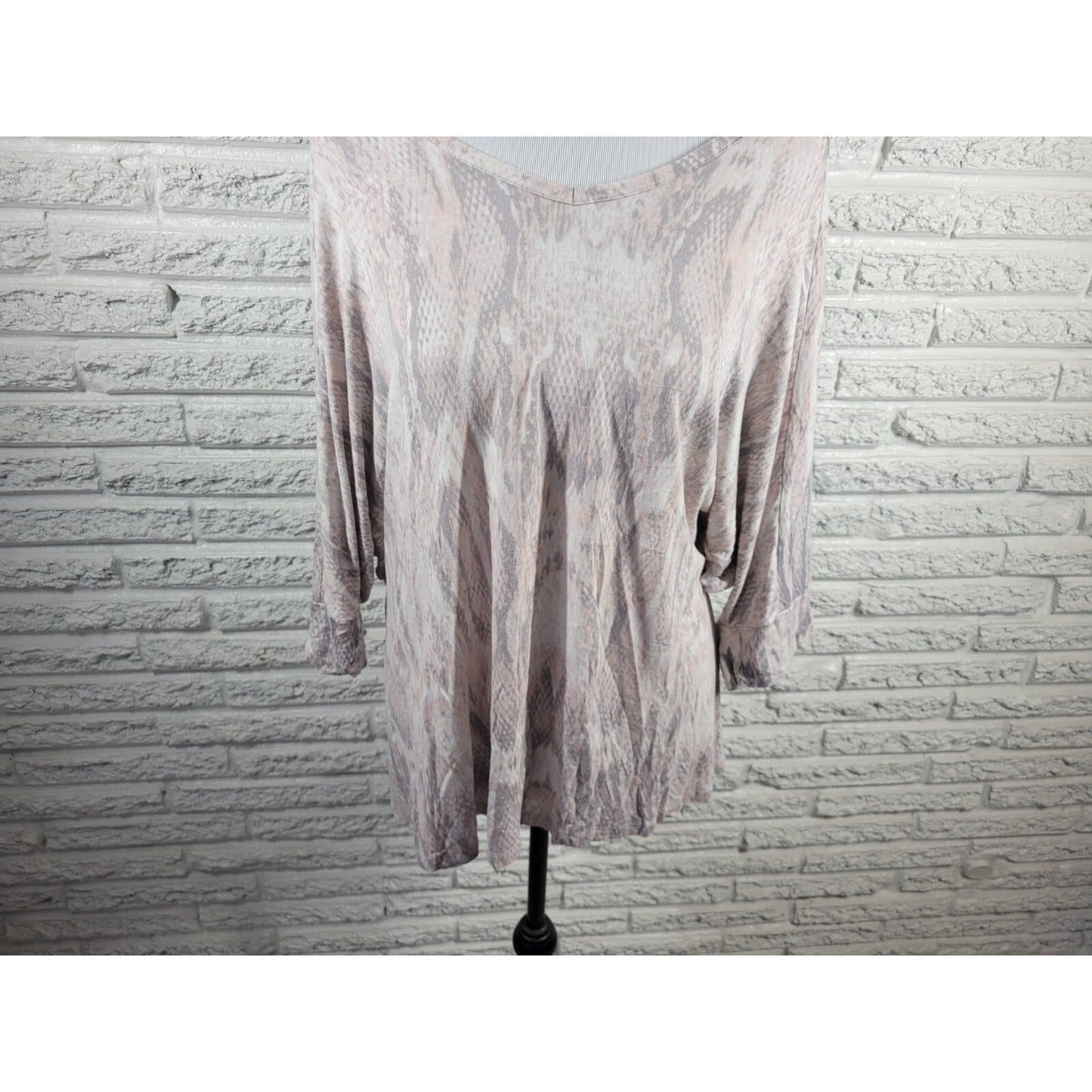 Apt 9 Womens Top Extra Large XL Dolman Sleeve Gray Animal Print Casual Stretchy