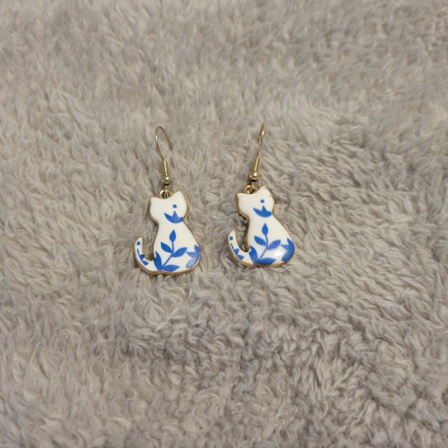 Cats Kittens Earrings One Pair Blue Floral Gold Tone Dangle Fish Hook Novelty