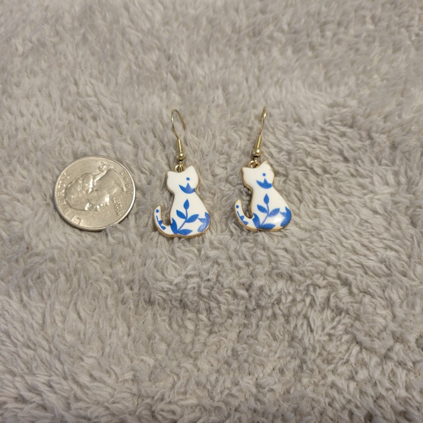Cats Kittens Earrings One Pair Blue Floral Gold Tone Dangle Fish Hook Novelty