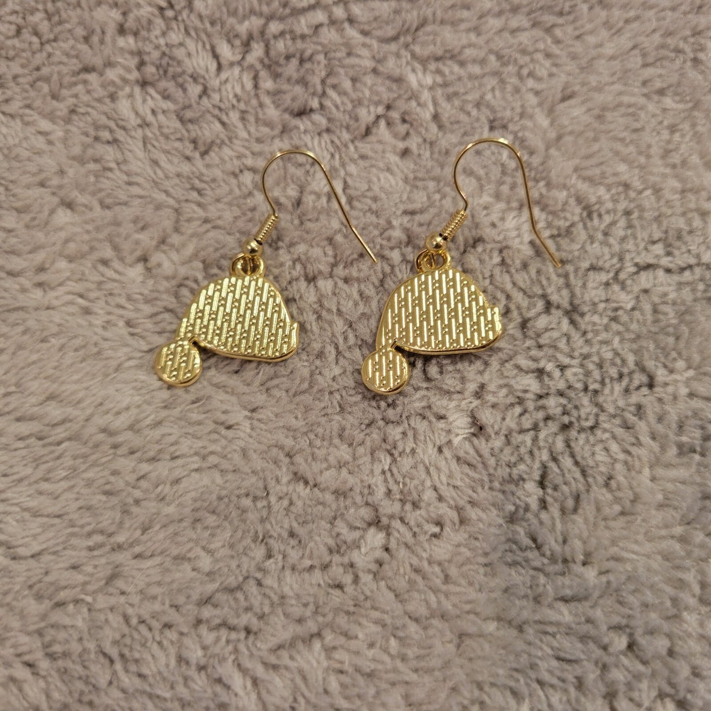 Christmas Santa Cap Womens Earrings One Pair Red Alloy Hanging Dangle Gold Tone