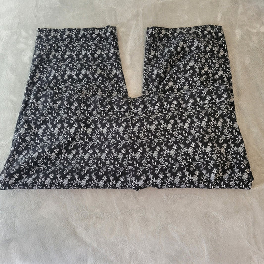 Avenue Womens Pants 28 Plus Capri Black White Floral Pull On Casual Comfy