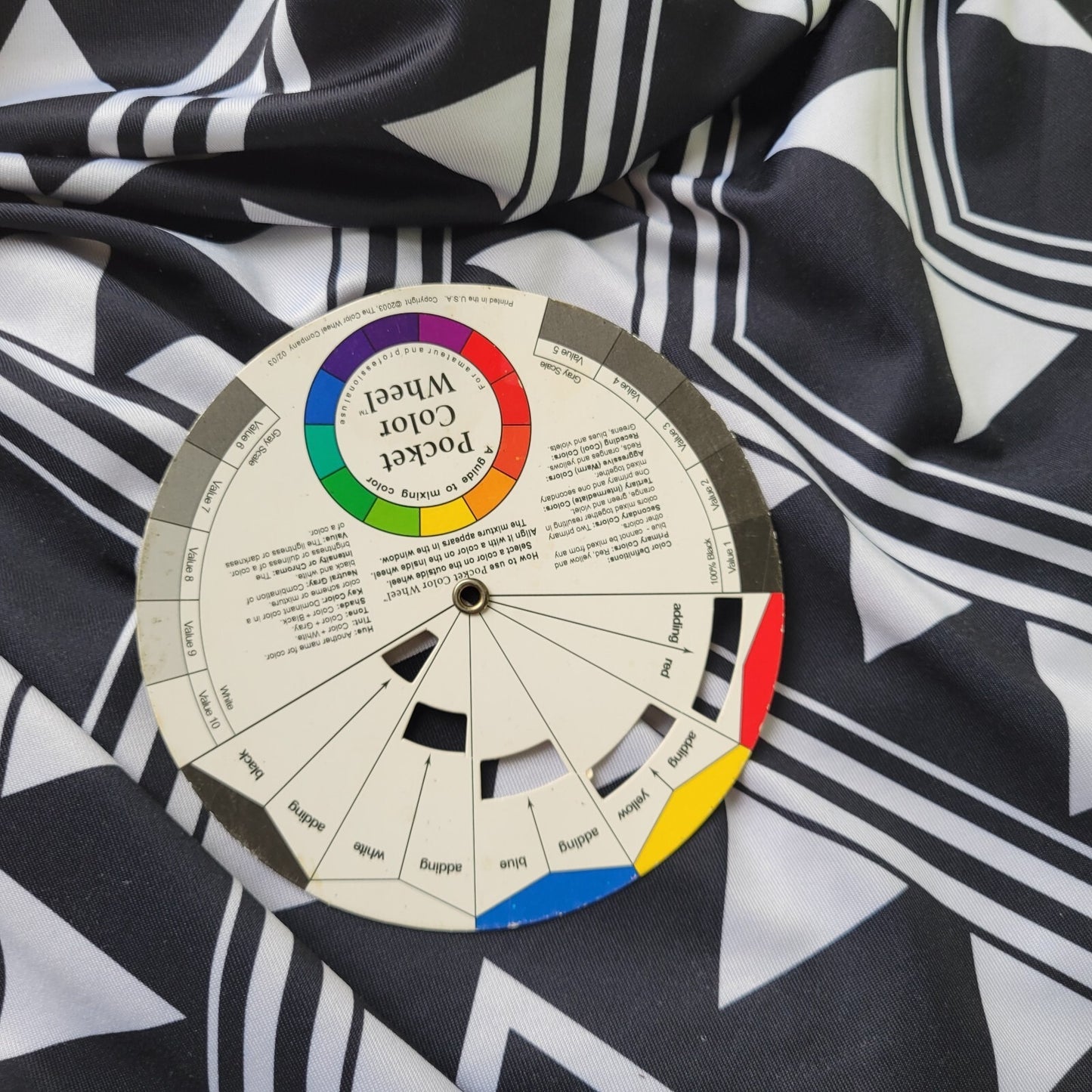 Larry Levine Womens Top XL Sleeveless Black Geometric Drape Neck Lightweight