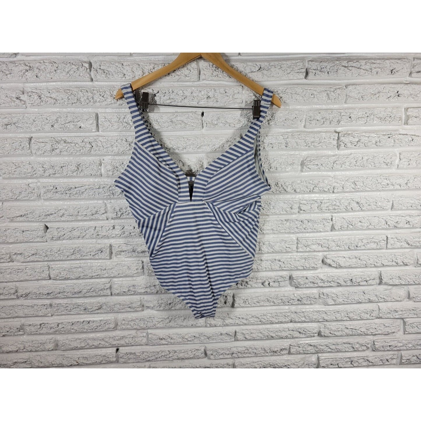 Time Tru Womens Swimsuit 1X One Piece Blue Stripe Plunge Bra Lined Wide Strap