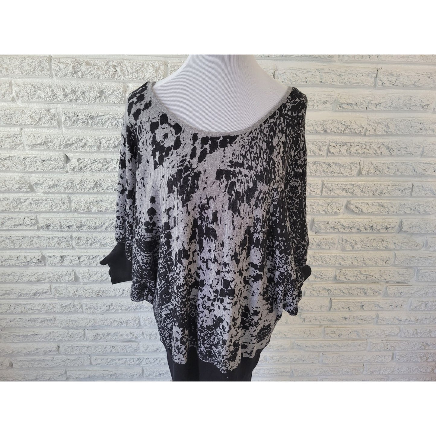 Worthington Womens Sweater 1X Plus Dolman Sleeve Black Watercolor Lightweight