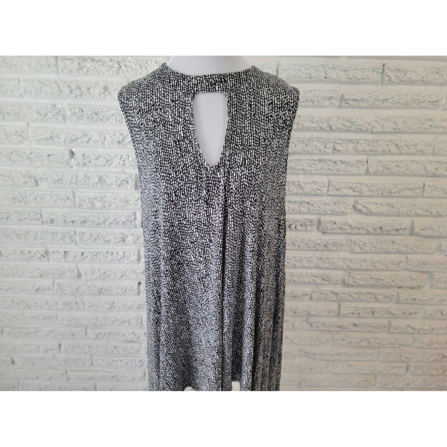 Jennifer Lopez JLO Womens Top 2X Sleeveless Asymmetric Black Abstract Keyhole