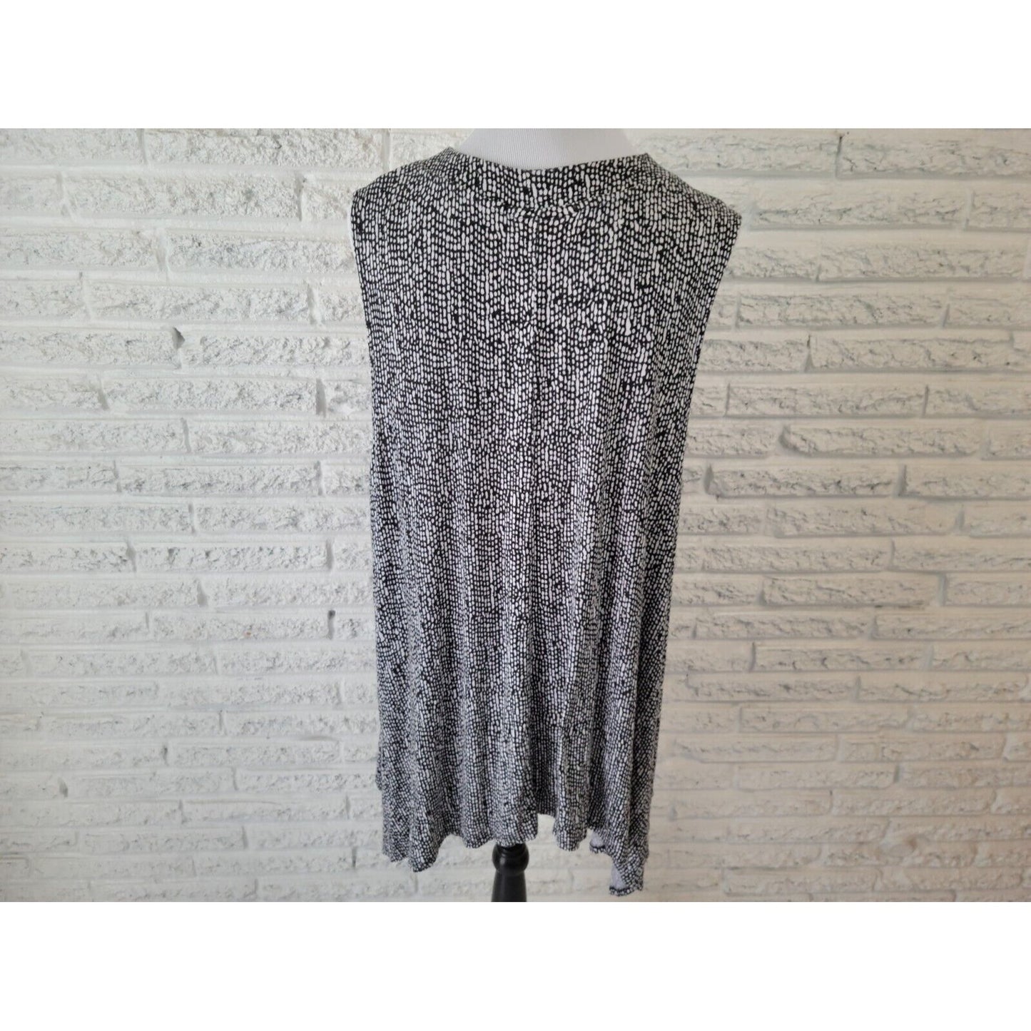 Jennifer Lopez JLO Womens Top 2X Sleeveless Asymmetric Black Abstract Keyhole